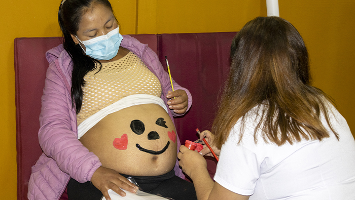 Imagen del pasacalles por la ciudad de Huamachuco y actividades realizadas por el personal de salud.