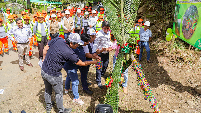 Mantenimiento vial en Santa Ana beneficiara a 33 mil familias