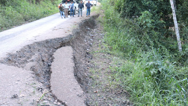 Los consejeros constatan mal estado del Servicio de mantenimiento de Red vial Kumpirushiato-Ivochote del distrito de Echarate La Convención.
