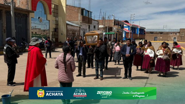 Autoridades participan en procesión de vía crucis por semana santa