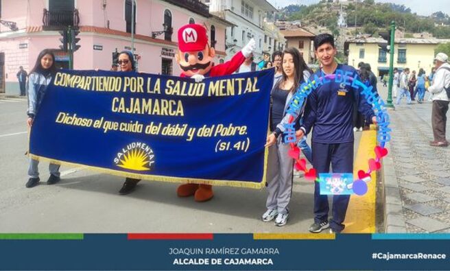📌En conmemoración al "Día Mundial de la concienciación del autismo", se llevó a cabo un emotivo pasacalle, organizado por la Municipalidad Provincial a través de la gerencia de Desarrollo Social y Humano y el trabajo activo de la Defensoría Municipal del Niño, Niña y Adolescente (DEMUNNA), este evento contó con la participación activa de diversas entidades comprometidas con la sensibilización y la inclusión de las personas con autismo en la sociedad.
🤝La psicóloga Tania Alcántara Collantes, representante del espacio lúdico de La DEMUNNA, expresó su gratitud por la participación masiva en el pasacalle y destacó la importancia de este tipo de actividades para fomentar la comprensión y el respeto hacia las personas con autismo. Asimismo, resaltó el papel fundamental de la comunidad cajamarquina en brindar un entorno de aceptación y apoyo a estas personas y sus familias.