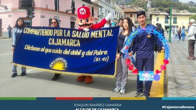 📌En conmemoración al "Día Mundial de la concienciación del autismo", se llevó a cabo un emotivo pasacalle, organizado por la Municipalidad Provincial a través de la gerencia de Desarrollo Social y Humano y el trabajo activo de la Defensoría Municipal del Niño, Niña y Adolescente (DEMUNNA), este evento contó con la participación activa de diversas entidades comprometidas con la sensibilización y la inclusión de las personas con autismo en la sociedad.
🤝La psicóloga Tania Alcántara Collantes, representante del espacio lúdico de La DEMUNNA, expresó su gratitud por la participación masiva en el pasacalle y destacó la importancia de este tipo de actividades para fomentar la comprensión y el respeto hacia las personas con autismo. Asimismo, resaltó el papel fundamental de la comunidad cajamarquina en brindar un entorno de aceptación y apoyo a estas personas y sus familias.