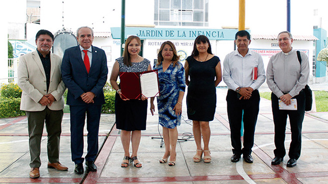 El pasado 1 de marzo, el presidente del CNE, Luis Lescano, y a las autoridades de la UGEL 07, participaron de la ceremonia de apertura de la implementación del Sistema de la Calidad Educativa en la IEI 042 Elizabeth Espejo Marroquín. Este proceso buscó evaluar tanto los métodos de enseñanza como los logros académicos de los estudiantes, con el objetivo de obtener la certificación al finalizar el año.