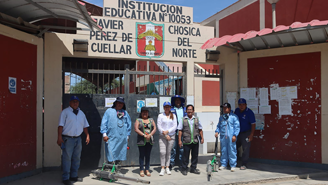 Fumigan colegios para hacer frente al dengue