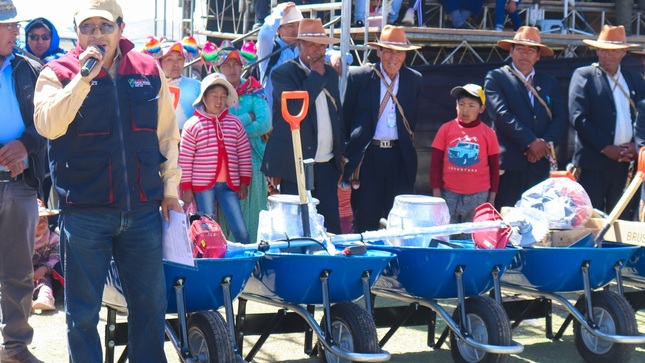 Productores agropecuarios de Islapata, Coata 2023 se beneficiaron de donativos 