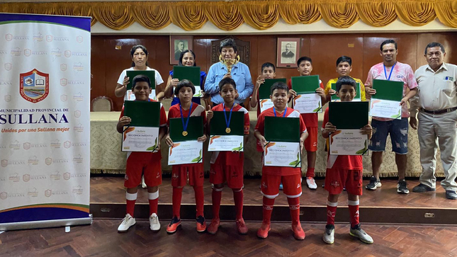 Escuela “Peruanitos” por ganar Campeonato en Lima