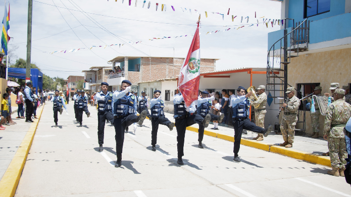 Foto Con ceremonia y desfile celebran el 18 aniversario del distrito Canoas de Punta Sal