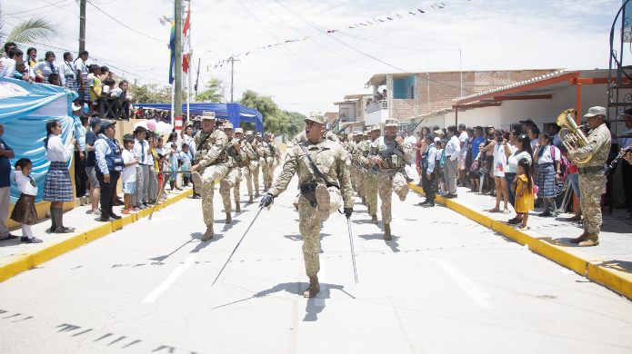 Foto Con ceremonia y desfile celebran el 18 aniversario del distrito Canoas de Punta Sal