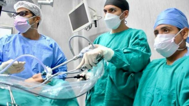 Hospital Santa Rosa: más de 40 cirujanos lideran intervenciones quirúrgicas de alta complejidad en pacientes pediátricos y adultos