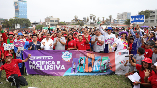 •	Participaron niños, adolescentes, adultos mayores y público en general.