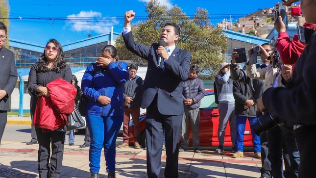 En emotiva ceremonia alcalde Javier Ponce y deudos develaron monumento y placas en conmemoración a los mártires y víctimas del 9 de enero