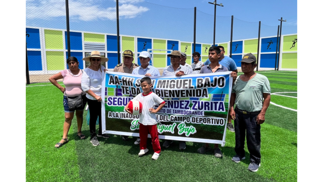 Alcalde distrital inaugura  plataforma de grass sintético  en c,p Cruceta