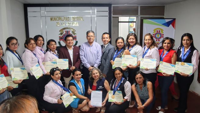 Reconocimiento a promotores de proyecto de Educación