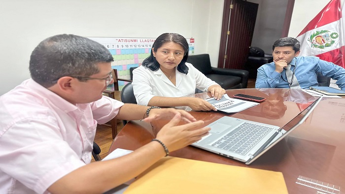 reuniΓ³n de trabajo con congresista de la RepΓΊblica Esmeralda Limachi