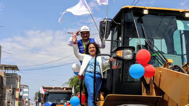 ¡Maquinaria pesada para limpieza pública!