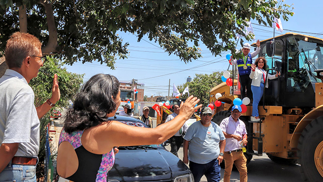 ¡Maquinaria pesada para limpieza pública!