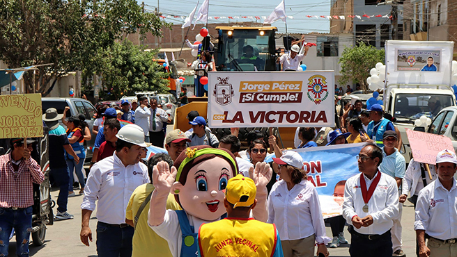 ¡Maquinaria pesada para limpieza pública!