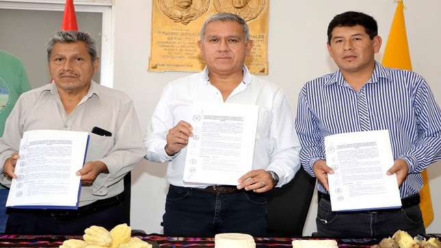 Se firma convenio de trasferencia de recursos financieros entre la MPH y la Municipalidad Distrital de Sumbilca