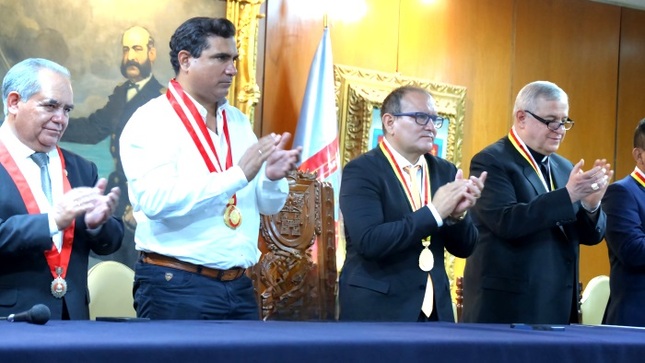 Gobernador Luis Neyra rinde homenaje a monseñor Antonio Eguren por su legado pastoral y humanitario