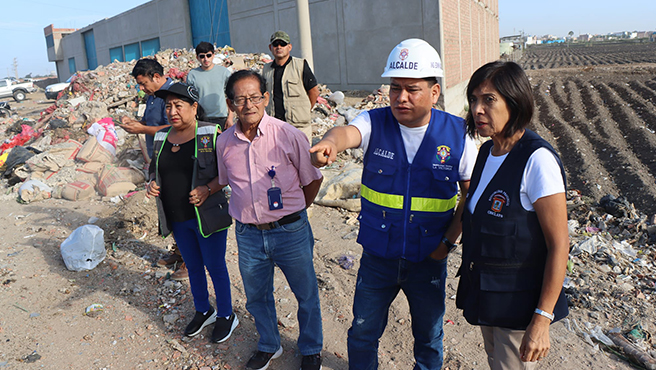 ¡Trabajando por un distrito limpio!