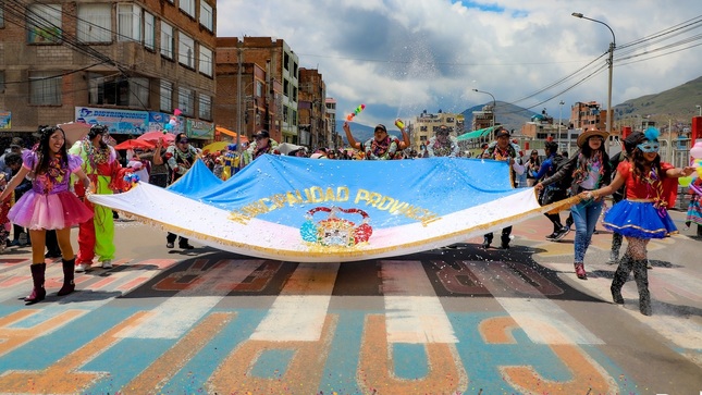  La entrada del Ño Carnavalon, llena de alegría y tradición a la ciudad de Puno