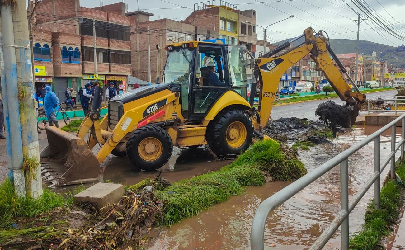 Se realizan trabajos de emergencia en el Centro Poblado de Salcedo