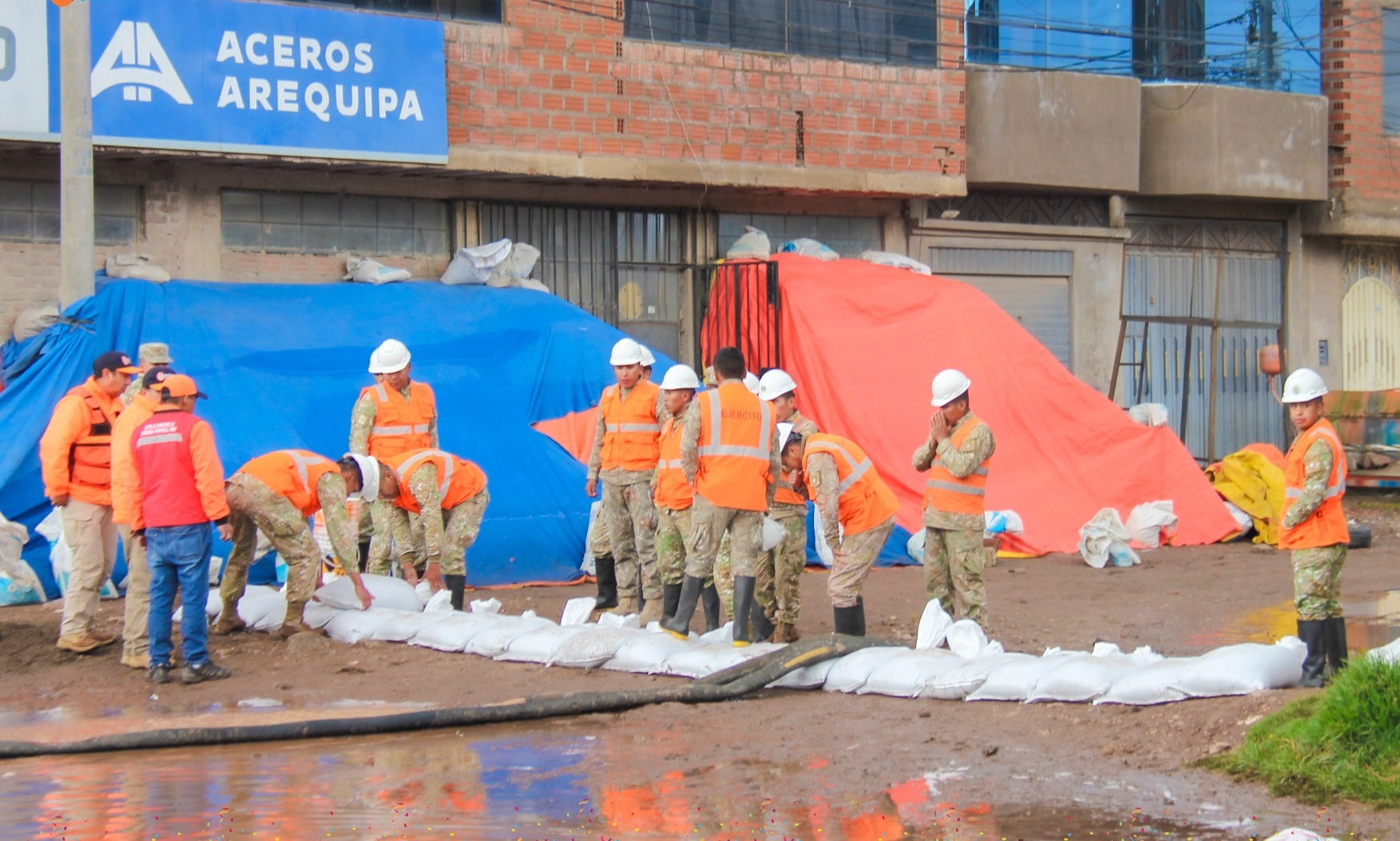 La Sub Gerencia de Defensa Civil y Gestión del Riesgo de Desastres coordina la respuesta ante emergencias por lluvias y granizo en Puno