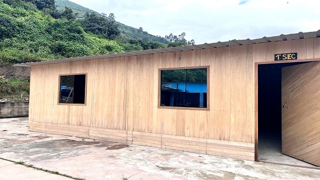 Comuna Huaralina hace entrega de aula prefabricada a la I.E. Los Atavillos en la Perla de Chaupis