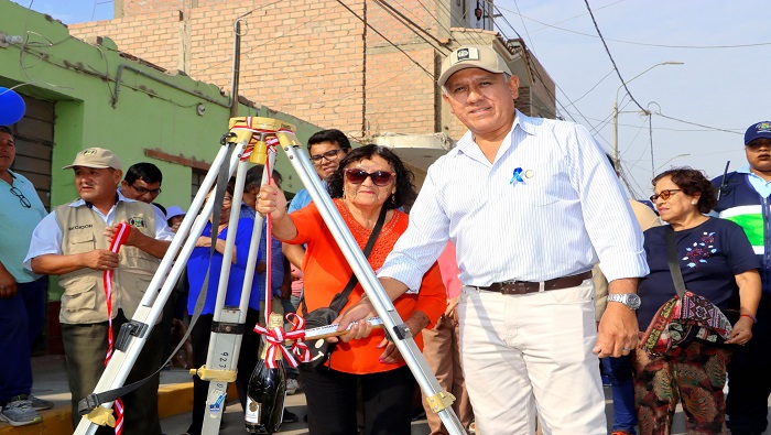 El sueño es una realidad: Alcalde Fernando Cárdenas inaguró obra de pistas y veredas en el C.P. Esquivel