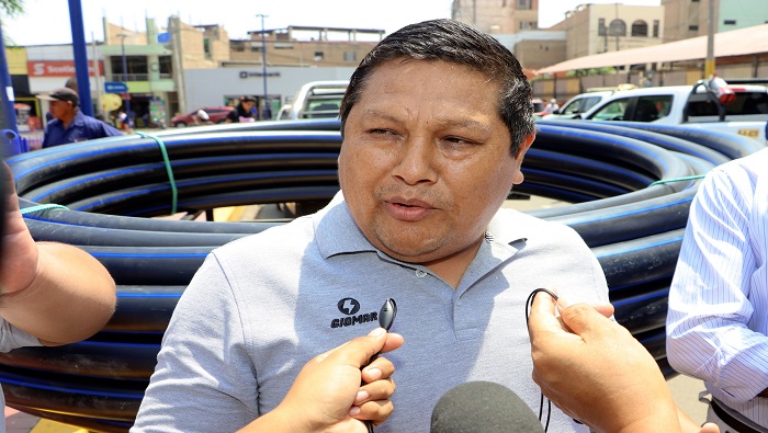 Alcalde Fernando Cárdenas entregó 100 metros de manguera para C.P Cárac del Distrito de Veintisiete de Noviembre 