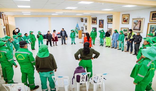 PERSONAL DE LIMPIEZA Y PARQUES Y JARDINES PARTICIPAN EN TALLER SOBRE LA PREVENCIÓN DE LA VIOLENCIA A LA MUJER Y LOS INTEGRANTES DEL GRUPO FAMILIAR.