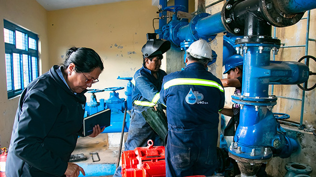 Emsapuno S.A. viene desarrollando el montaje de una electrobomba de eje horizontal de 100 HP de potencia en el reservorio R2 “San Miguel”. 