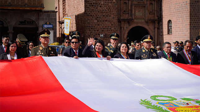 Presidenta de la Corte de Cusco presidió la ceremonia dominical de Izamiento Pleno