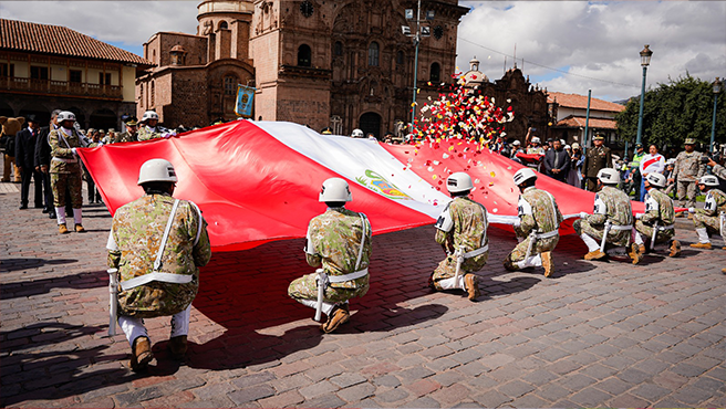 Presidenta de la Corte de Cusco presidió la ceremonia dominical de Izamiento Pleno