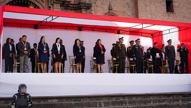 Presidenta de la Corte de Cusco presidió la ceremonia dominical de Izamiento Pleno