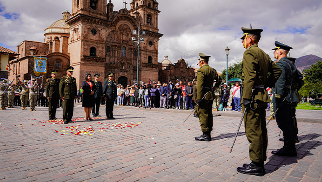 Presidenta de la Corte de Cusco presidió la ceremonia dominical de Izamiento Pleno