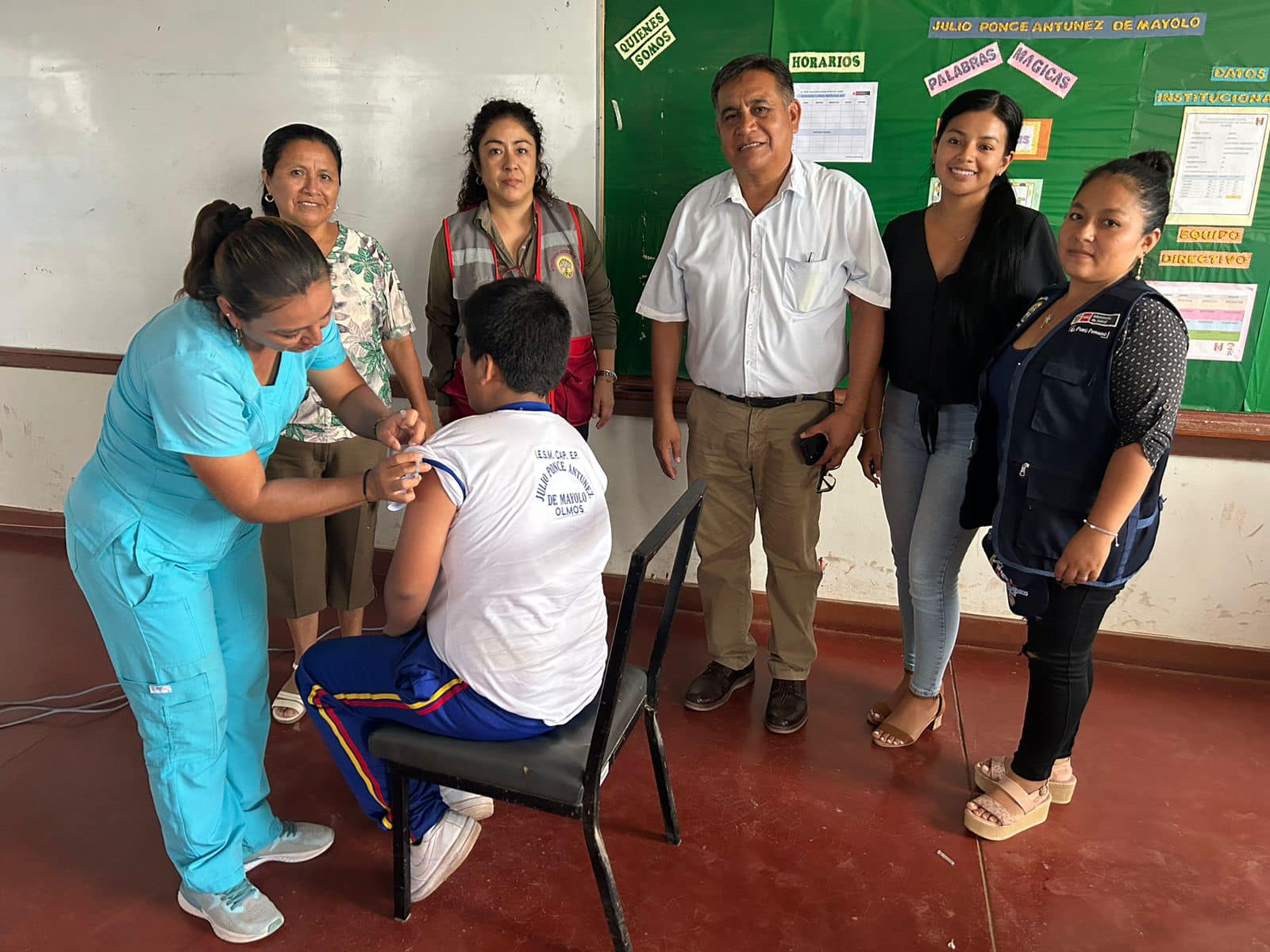 Municipalidad distrital de olmos y centro de salud de olmos lideran campaña de vacunación.