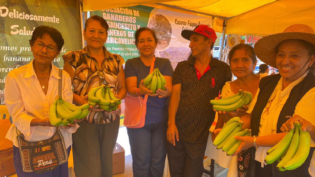 feria de productos agrícolas y artesanales