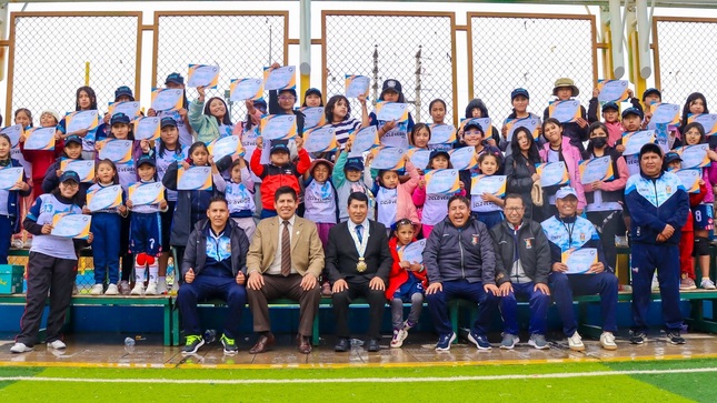 En medio de gran entusiasmo se dió la clausura de la Escuela Deportiva Municipal en futsal, basquet y voley