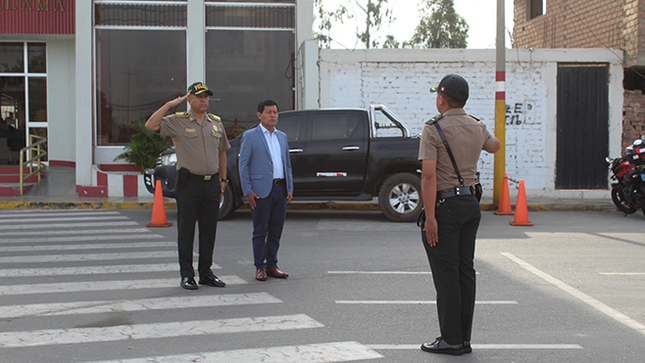 Lunes patriótico en Aucallama.