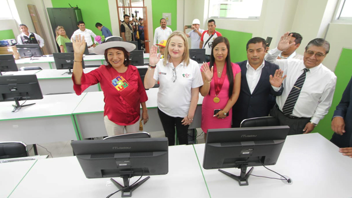 Rosa Vásquez inauguró moderna infraestructura de la I.E Abraham Valdelomar en Cañete