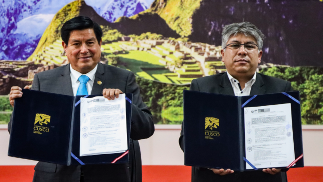 Firma del convenio interinstitucional entre el Gobierno Regional Cusco y la Municipalidad del Cusco.