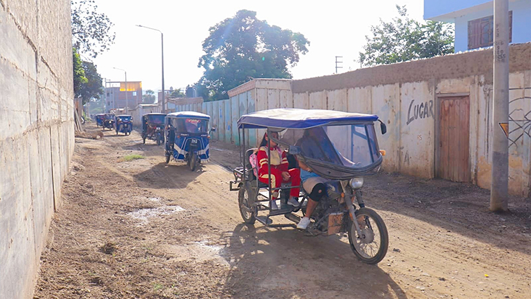 Vehículos menores respetan nueva ruta alterna