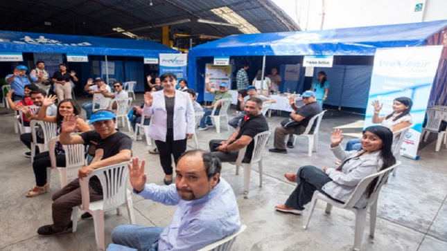 
EsSalud y Corporación Universal unen esfuerzos para prevenir enfermedades crónicas y tipos de cáncer entre sus trabajadores