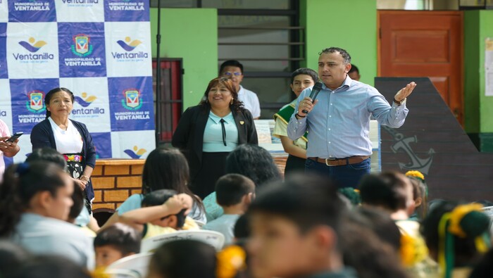 Hoy iniciamos las actividades por el día del libro en el colegio Virgen de Guadalupe. 📚 Agradecemos el compromiso y dedicación de nuestro alcalde 𝐉𝐡𝐨𝐯𝐢𝐧𝐬𝐨𝐧 𝐕𝐚𝐬𝐪𝐮𝐞𝐳 para promover la lectura en nuestro querido distrito. Con su apoyo, estamos fortaleciendo el hábito de la lectura en nuestra comunidad, fomentando el conocimiento y la imaginación en cada rincón. ¡Sigamos adelante, juntos construyendo una sociedad más lectora y culta!  📖✨