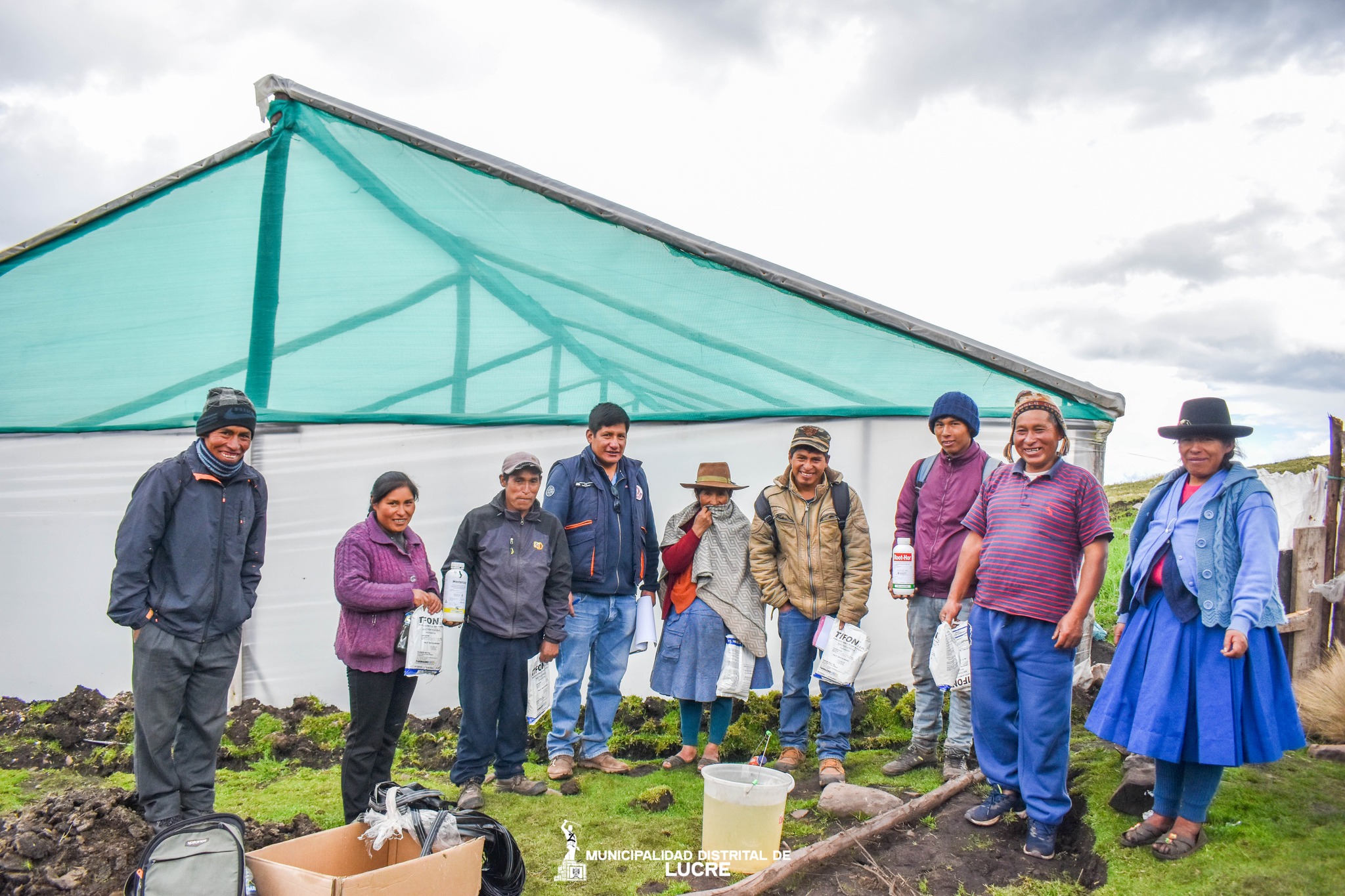 fotografía de participantes en capacitación de cultivo de fresas