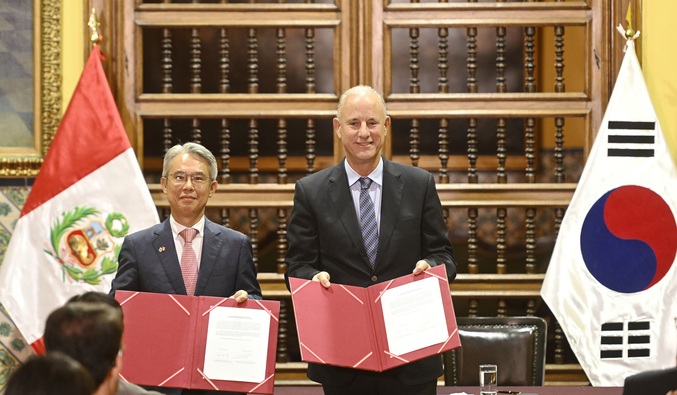 Ministerio de Relaciones Exteriores recibió 15 vehículos donados por la República de Corea en el marco del Foro APEC