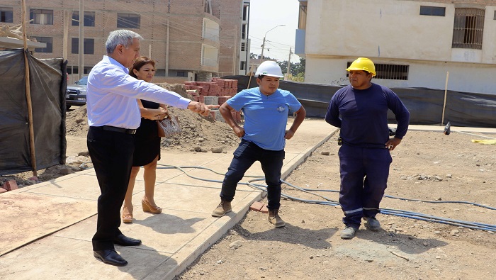 Alcalde Fernando Cárdenas supervisa avances de la obra "Creación del parque Ismael Tineo II"