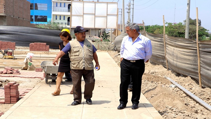 Alcalde Fernando Cárdenas supervisa avances de la obra "Creación del parque Ismael Tineo II"