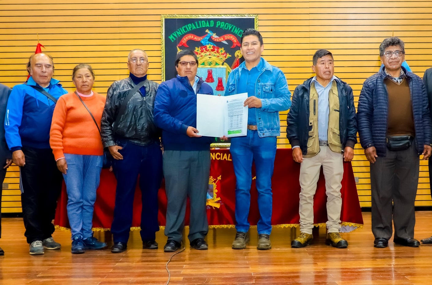 Alcalde de Puno Javier Ponce, juramenta a comité de vigilancia del convenio 025